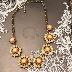 Daisy necklace